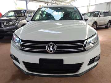 Volkswagen Tiguan white lounge 2017