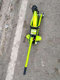 Prescott 2.0-Ton Hydraulic Floor Jack