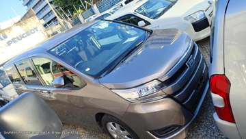 Toyota Noah gold 2018