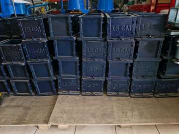 Heavy duty cast iron cube moulds