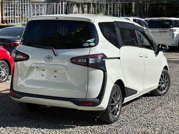 Toyota Sienta 7-Seater White Color fully loaded 2019 model.