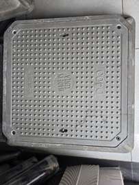 Heavy duty manhole cover D400