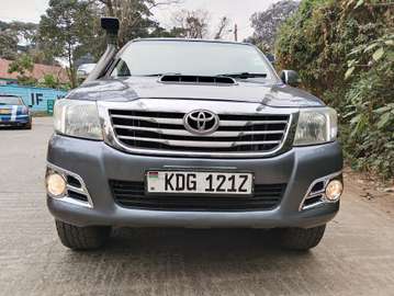 TOYOTA HILUX DOUBLE CAB AUTOMATIC..