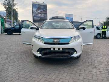 Spacious White SUV 4-Door Modern Lighting