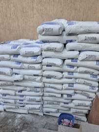 40kg bags of Cleopatra White Portland Cement *GRADE 52.5N *