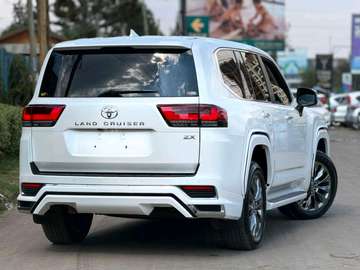 TOYOTA LANDCRUISER LC300 2023MODEL SUNROOF DIESEL