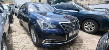 Toyota Crown royalsaloon hybrid 2016