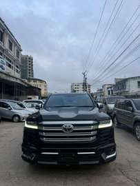 TOYOTA LANDCRUISER LC300 2023MODEL SUNROOF PETROL