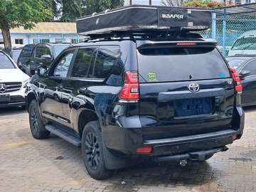 Toyota landcruiser prado2022