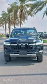 Toyota land cruiser V8 ZX LC300 2022