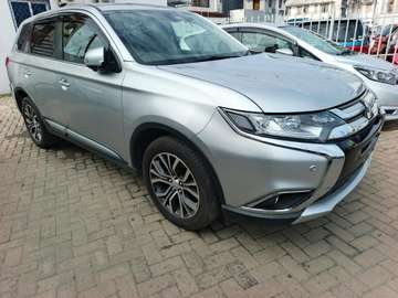 Mitsubishi outlander silver. 7seater