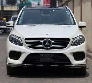 2018
AMG
Sunroof
3000cc diesel 
Harmony fully loaded.