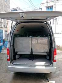TOYOTA HIACE 9L COMMUTER 2019MODEL MANUAL DIESEL