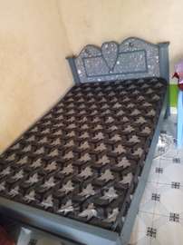 4×6 Metal Bed with Mattress – Good Condition