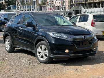 Honda Vazel hybrid 2016 model black colour