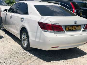 TOYOTA CROWN ROYAL SALON 2013MODEL