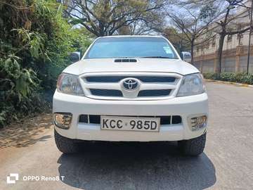TOYOTA HILUX DOUBLE CAB MANUAL 4WD OPTIONAL DIESEL
