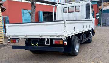 Make Toyoace wide mid long 2019 model white manual.