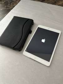 iPad Mini 2 Cellular & WiFi  16GB - Silver + Free Cover