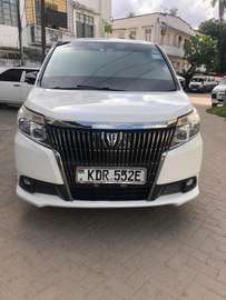 Toyota esquire 2016model 8 seater