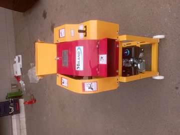 Fodder chopping machine