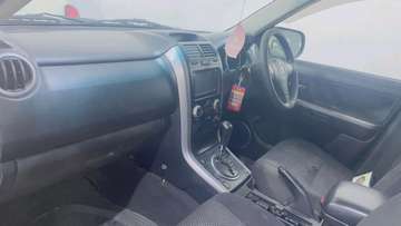 Suzuki Grand Vitara 5-Door SUV Silver Spacious
