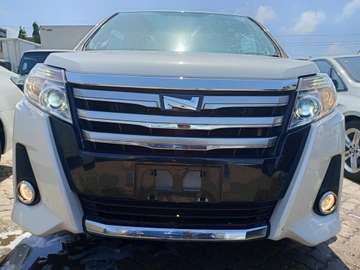 Toyota Noah WxB Sunroof white 2018