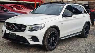 Mercedes-Benz GLC 300 White SUV Black Alloy Wheels