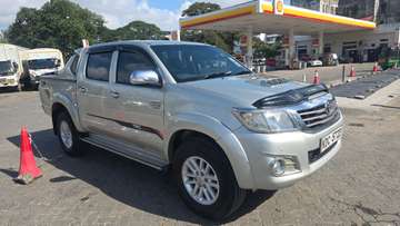 TOYOTA HILUX DOUBLE CABIN 2015MODEL DIESEL