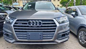 Audi Quattro Grey 2018 7 seater