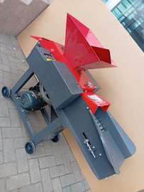 Electric feed chopper and chaff cutter
