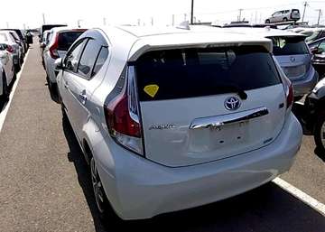 Toyota Aqua hybrid white colour 2016 model