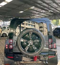 Land Rover Defender 110 D300 2024model