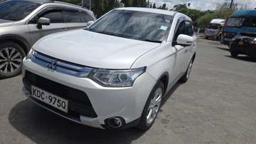MITSUBISH OUTLANDER 2015MODEL 7 SEATER