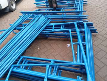 Scalfoding ladders 2M high