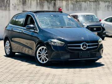 MERCEDES-BENZ B180 SUNROOF BLACK 2019
