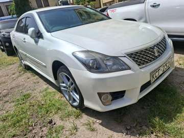 TOYOTA CROWN ATHLETE 2011