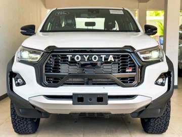 Toyota Hilux Double cabin white 2018 4wd GR