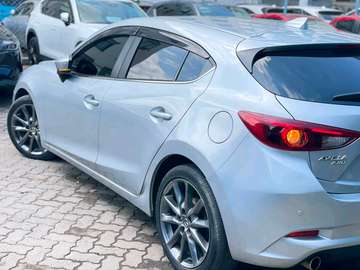 MAZDA AXELA 2017MODEL SUNROOF DIESEL