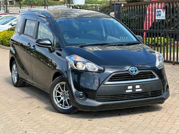 Toyota Sienta black color 2017 model fully loaded.