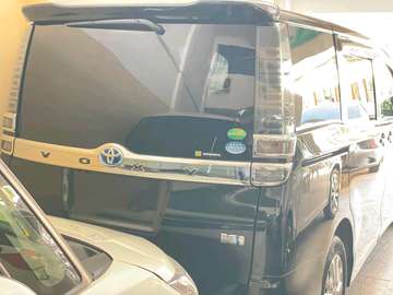 TOYOTA VOXY 7 SEATER HYBRID