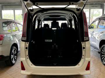 Toyota Noah wxb
