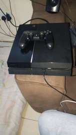 USED PLAY STATION 4 STANDARD