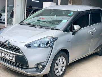 TOYOTA SIENTA HYBRID 7 SEATER 2017MODEL