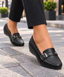 Low wedge shoes