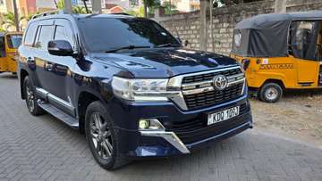 TOYOTA LANDCRUISER V8 ZX LC200