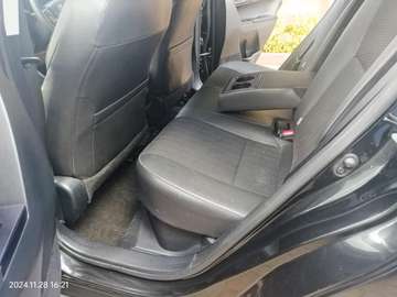 Make Toyota Auris black color 2019 model fully loaded