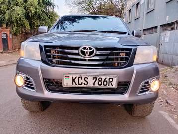 TOYOTA HILUX DOUBLE CAB MANUAL LOCALLY ASSEMBLED