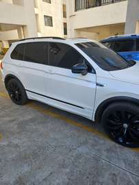 Sunroof Volkswagen Tiguan R-Line 4-Motion