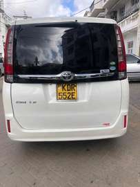 Toyota esquire 2016model 8 seater